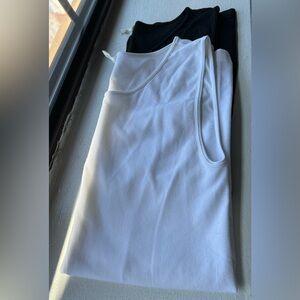 Women’s two pack Skinny Tees stretchy tanks one-size/OS